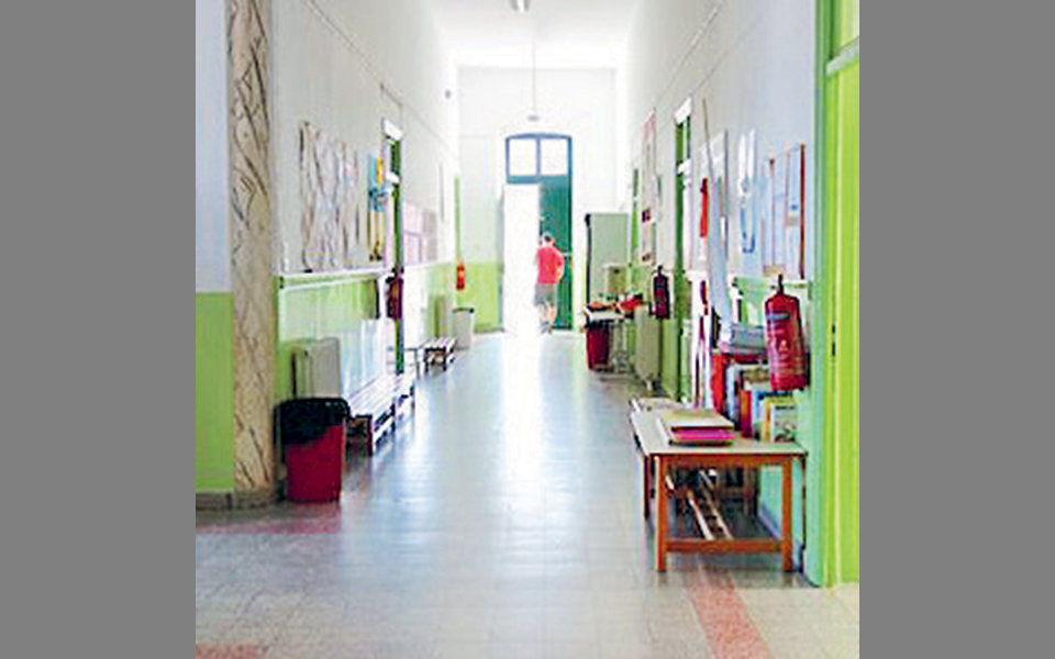 στη-νίσυρο-τέτοιες-ημέρες-πηγάζει-σιν-2325375