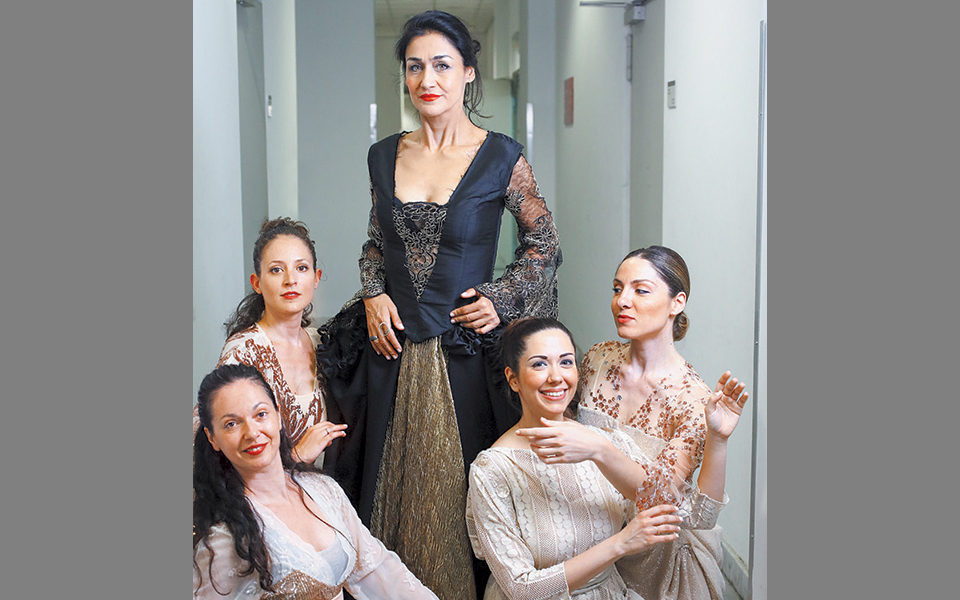 μπαρόκ-όπερα-με-μια-μάγισσα-κι-έναν-ιππ-2326347