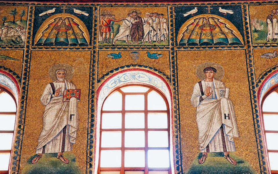 ροτόντα-λαμπερή-μέσα-τριτοκοσμική-απ-2328534