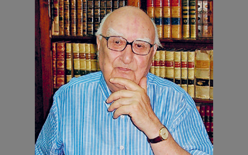 πέθανε-ο-πατέρας-του-επιθεωρητή-μον-2328698