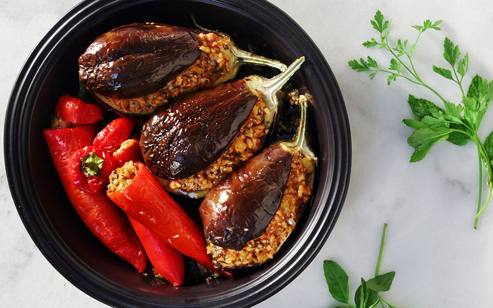 μελιτζάνες-και-πιπεριές-γεμιστές-με-ρ-2330715