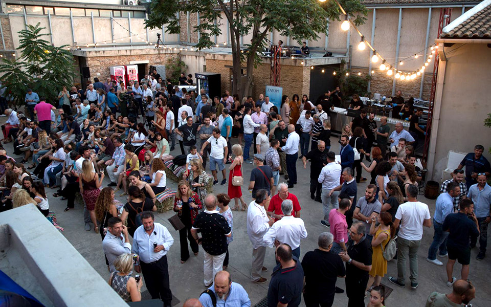 τη-βραδιά-που-συστηθήκαμε-με-τον-μαύρο-2330373