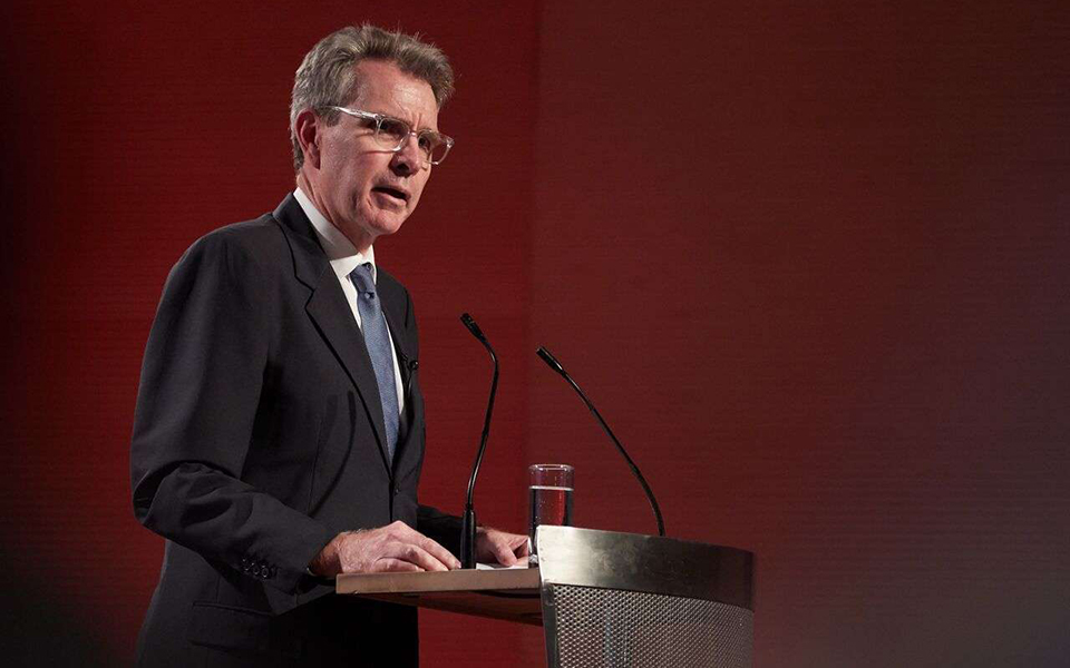 τζέφρι-πάιατ-στηρίζουμε-τις-ελληνικέ-2325726