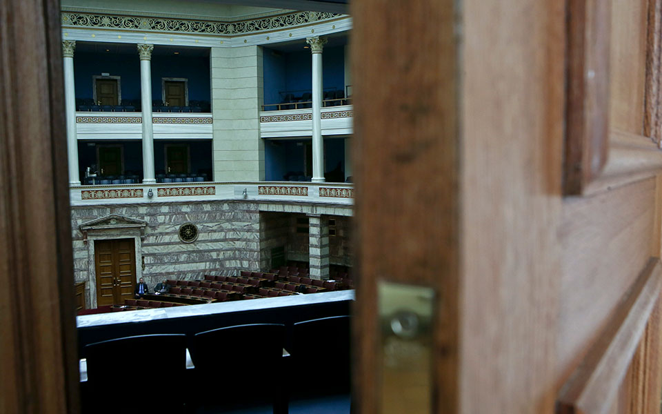 τα-σχέδια-της-κυβέρνησης-για-να-προσελ-2330683