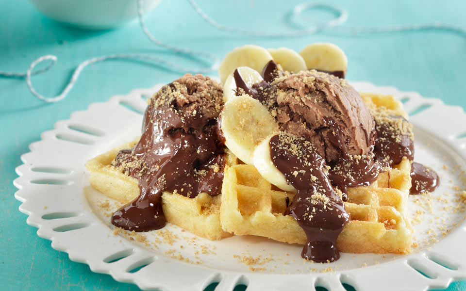βάφλες-με-παγωτό-και-σοκολάτα-2330000