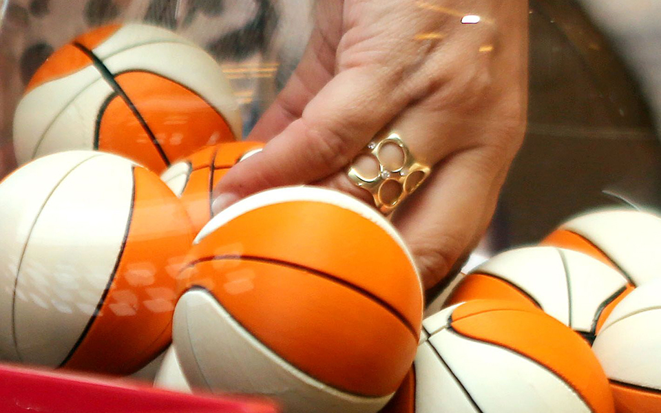 μια-σουρεαλιστική-κλήρωση-στο-μπάσκ-2333573