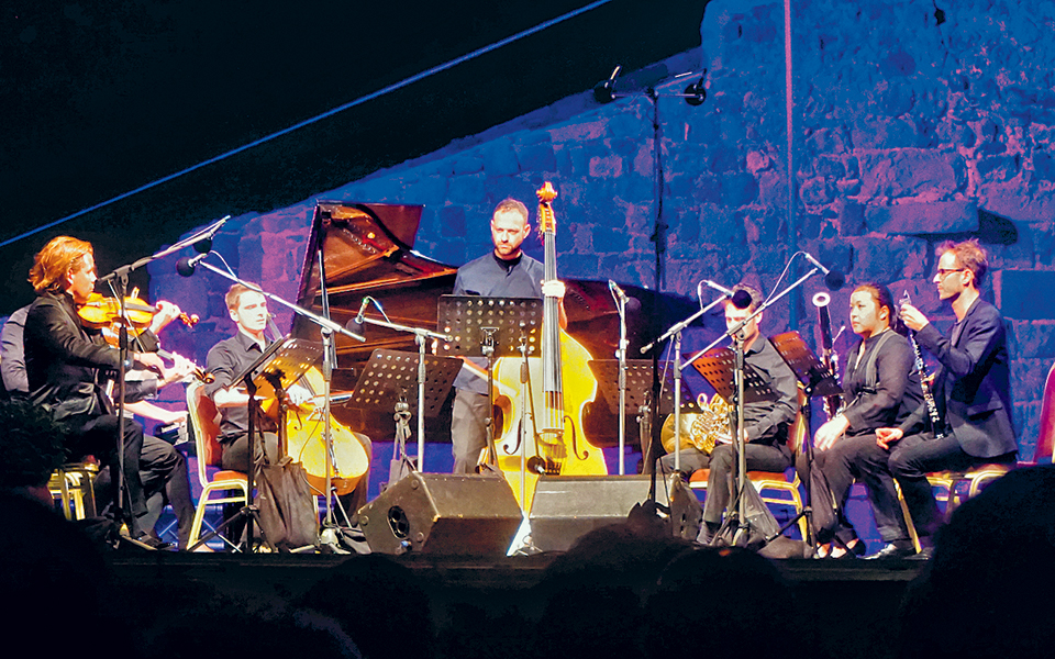 στον-μόλυβο-η-μουσική-ανθίζει-2334200