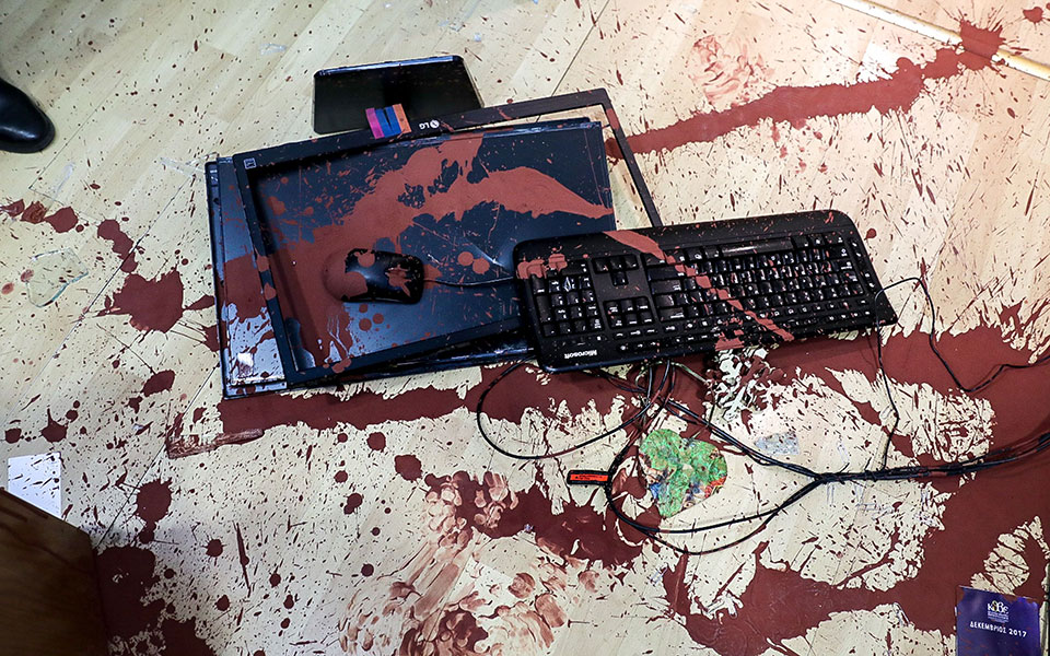 πανεπιστημιακό-άσυλο-και-αιχμάλωτη-2334244