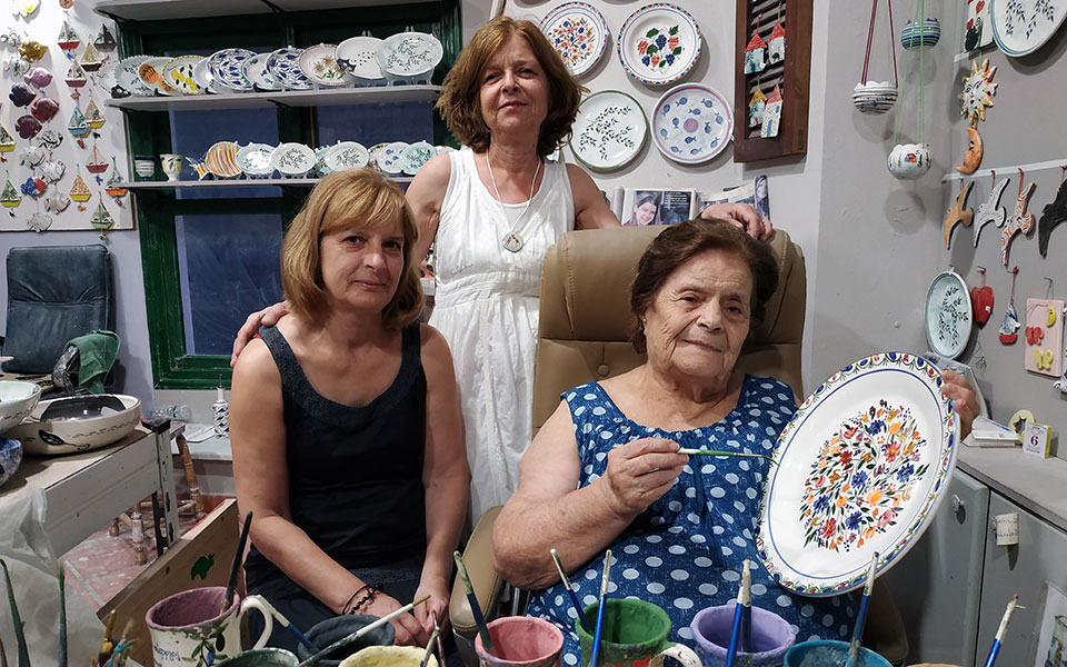 τέσσερις-γενιές-φτιαγμένες-από-χώμ-2333364