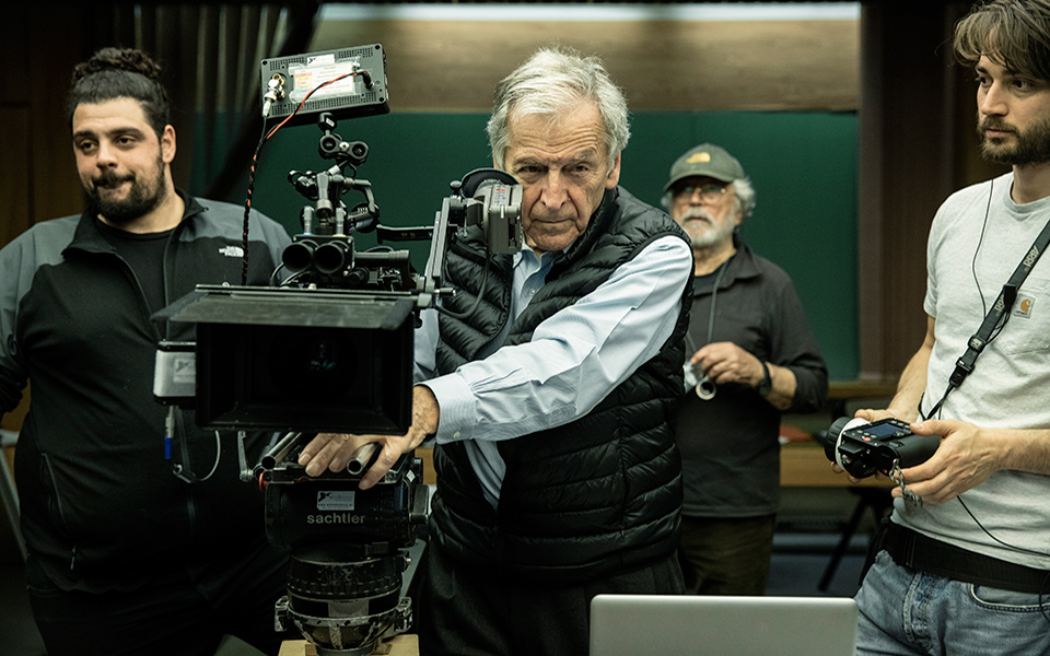 τιμητικό-βραβείο-στον-κώστα-γαβρά-από-2333659