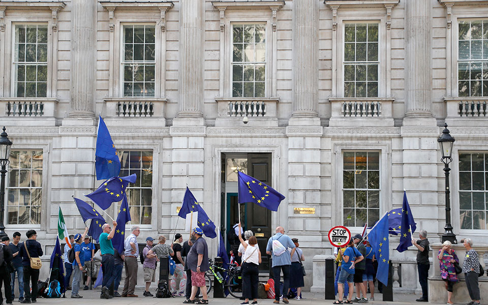 οι-τέσσερις-δαίμονες-του-τζόνσον-2335263