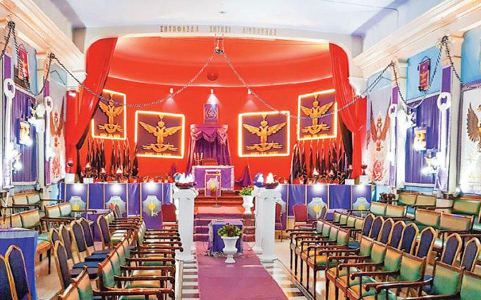 στα-άδυτα-της-μεγάλης-στοάς-2333386