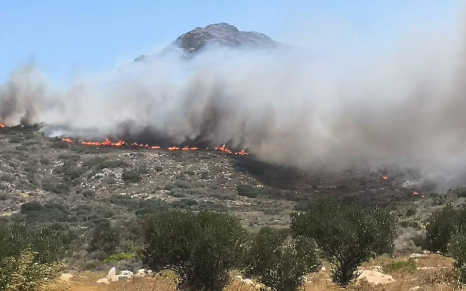 σε-εξέλιξη-η-φωτιά-στην-ελαφόνησο-φεύ-2332411