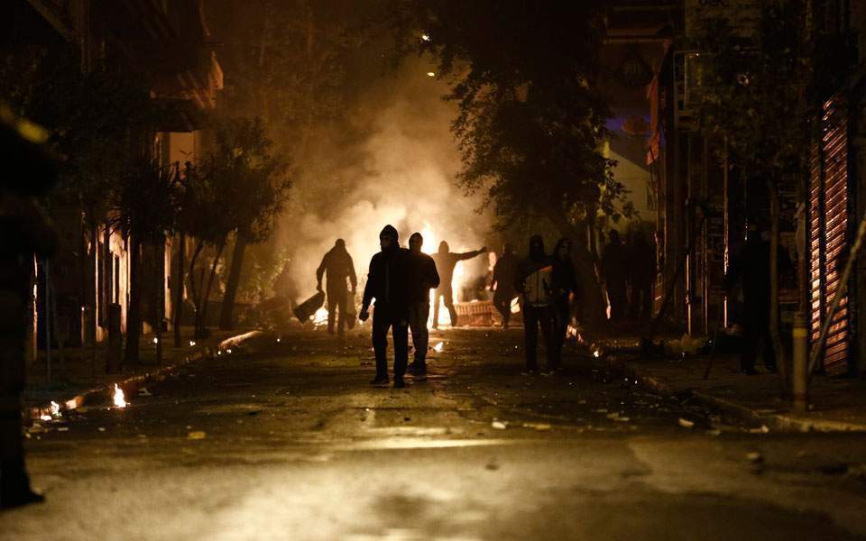 σοβαρά-επεισόδια-τη-νύχτα-στα-εξάρχει-2334990