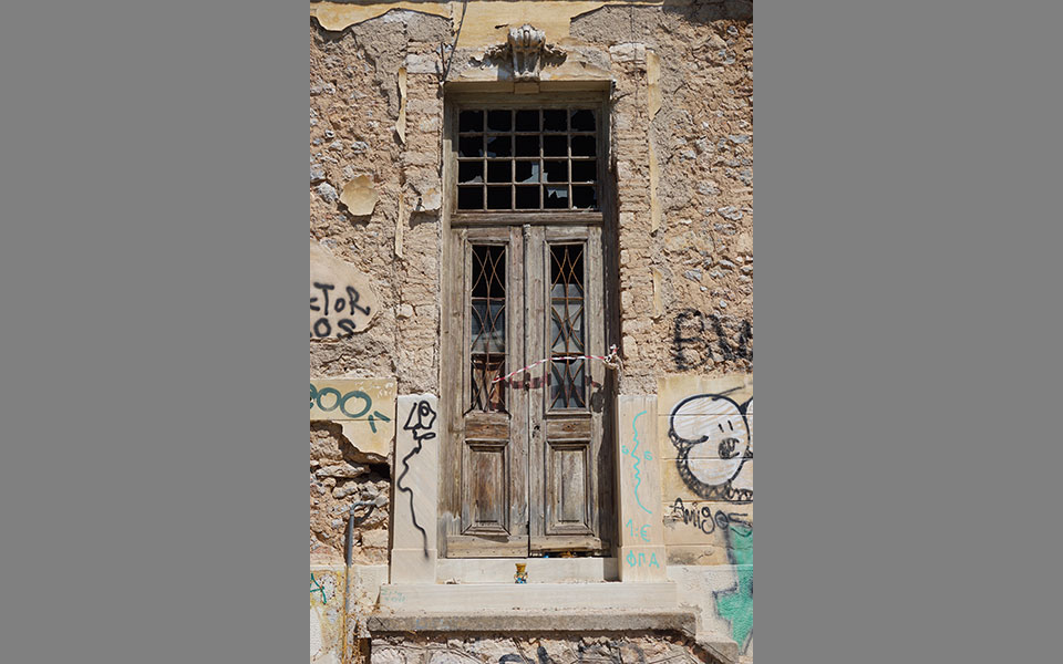 αρχοντόσπιτα-και-ερειπιώνες-στην-οδό-2335288