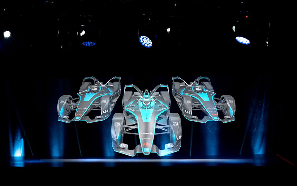 ψηφιακά-ολογράμματα-στην-ιερά-οδό-2334747