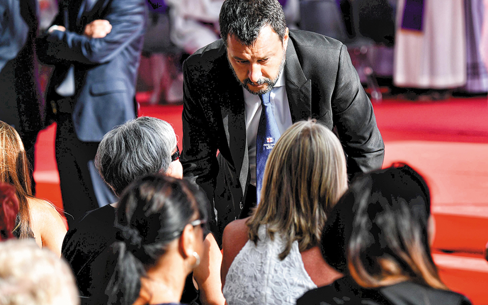 ιταλία-φρένο-στα-σχέδια-του-σαλβίνι-2333045