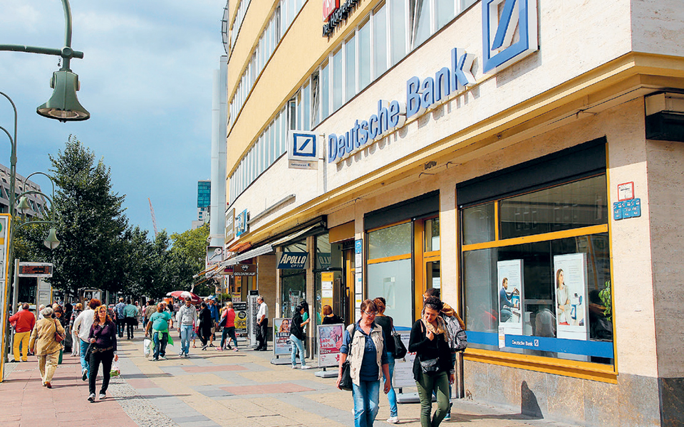 στα-500-δισ-δολ-συρρικνώθηκε-η-αξία-των-ευ-2333255