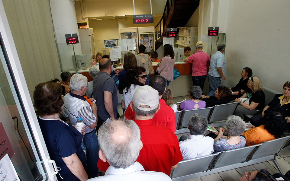 ουρές-τέλος-έξω-από-τα-φαρμακεία-του-εο-2331277