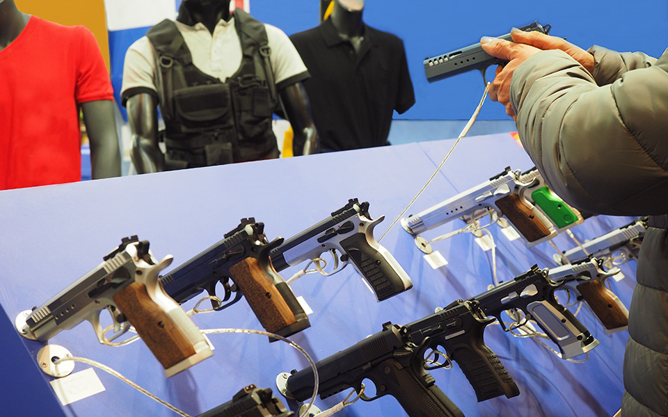 πονοκέφαλος-για-τον-τραμπ-οι-ένοπλε-2331665