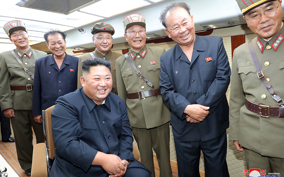 ο-κιμ-γιονγκ-ουν-επιθεώρησε-τη-δοκιμή-ε-2332480