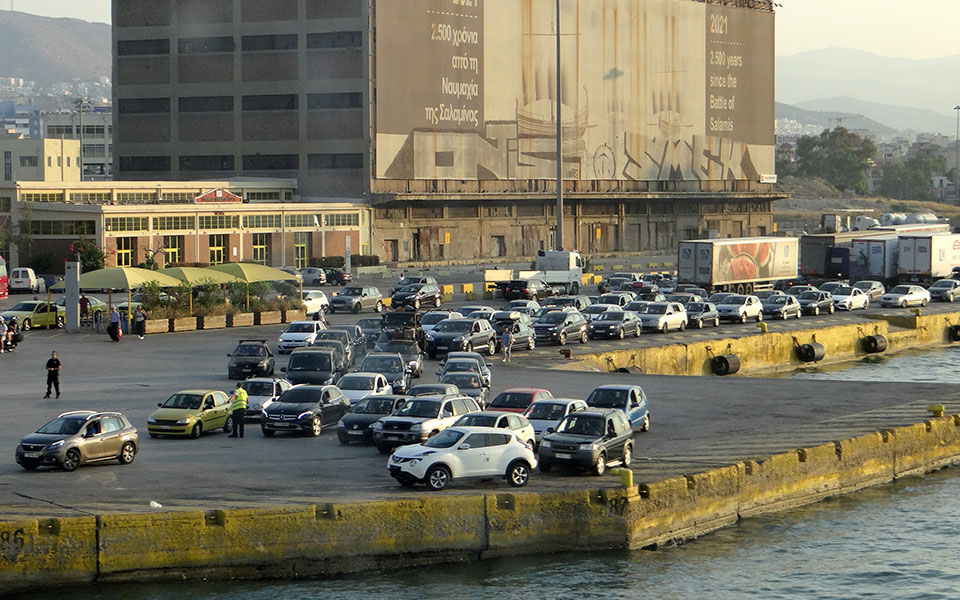 οι-αθηναίοι-εγκαταλείπουν-την-πρωτεύ-2331203