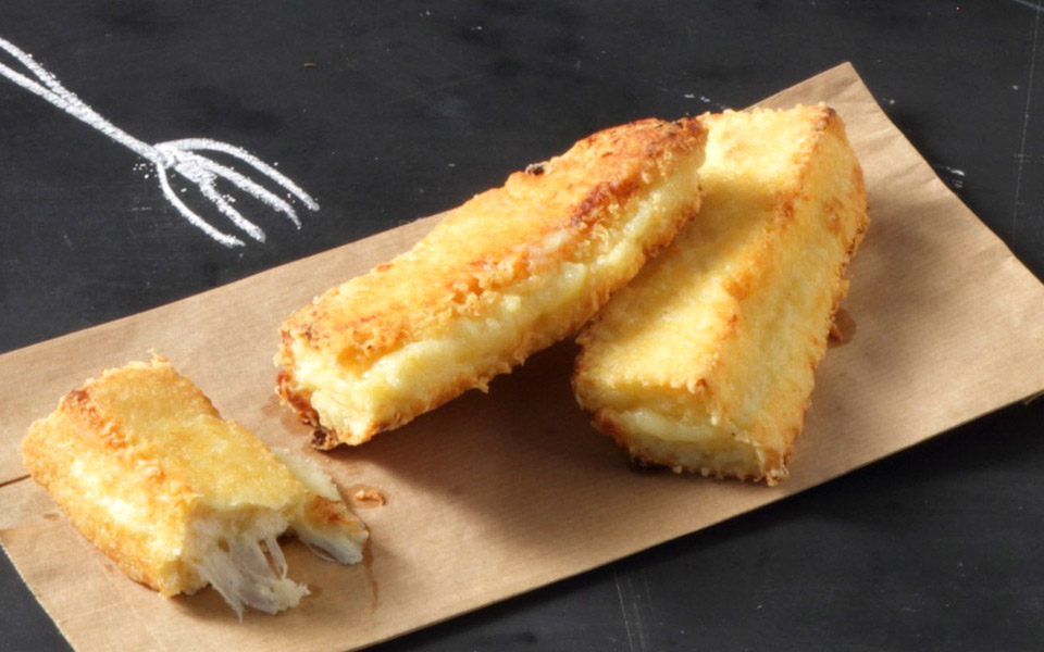 αυγοφέτες-με-μοτσαρέλα-και-κεφαλοτύρ-2332947