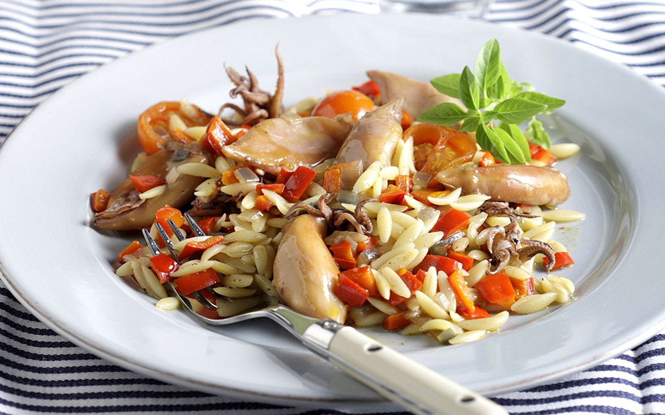 γιουβέτσι-με-καλαμαράκια-και-πιπεριέ-2332242