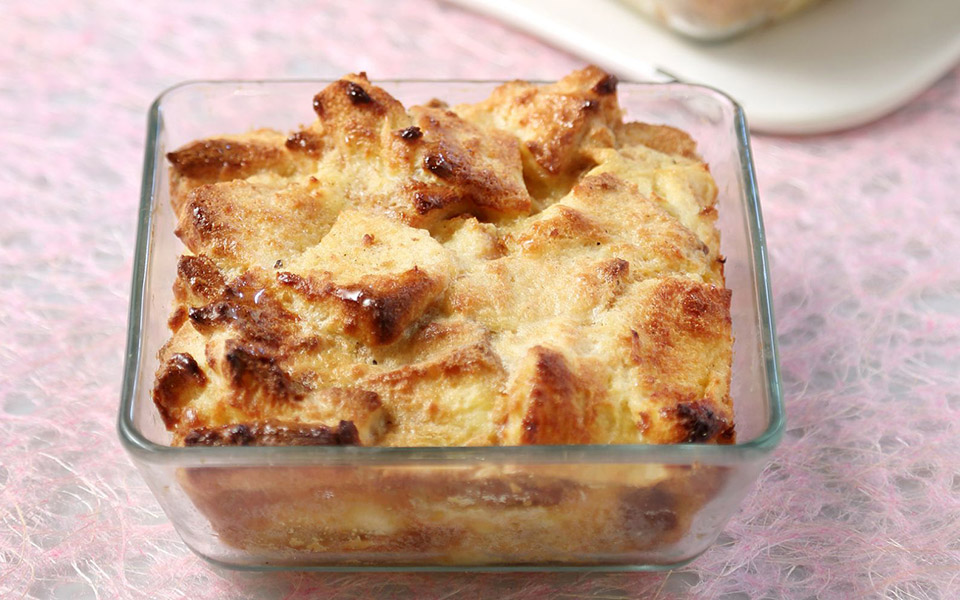 εύκολη-πουτίγκα-ψωμιού-με-σάλτσα-βανί-2331503