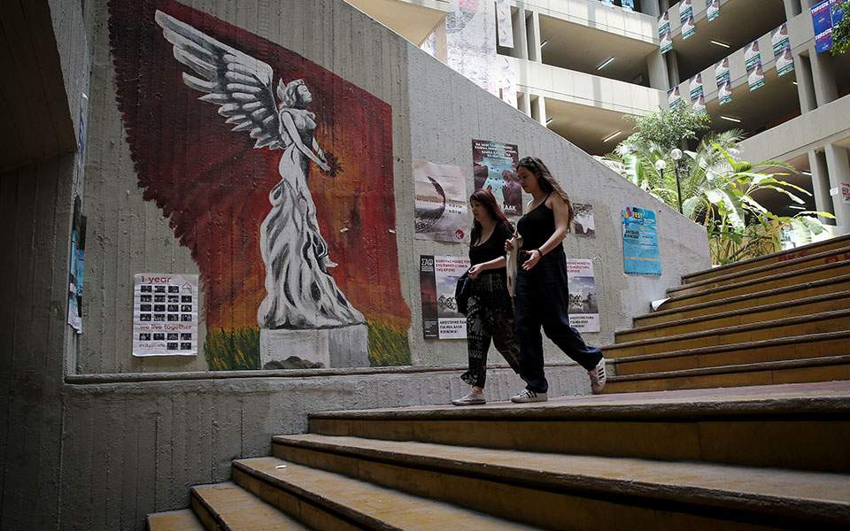 πανελλαδικές-οι-δημοφιλείς-σχολές-οι-2334599