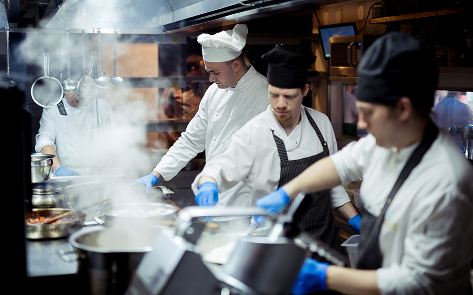 στις-κουζίνες-2332189