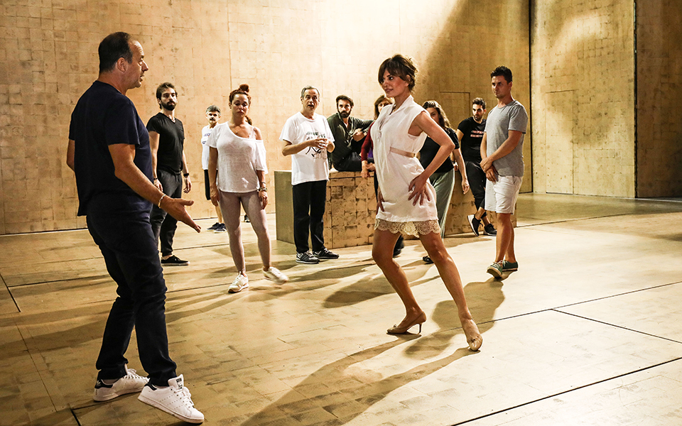 ωνάσης-ένα-μείγμα-άσπρου-και-μαύρου-2339659