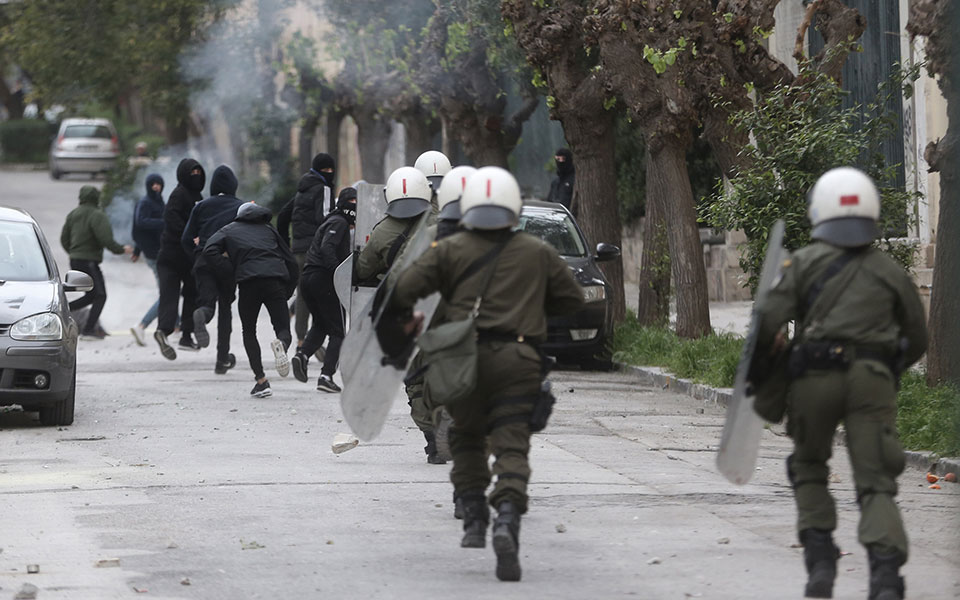 τέσσερις-συλλήψεις-και-20-προσαγωγές-γι-2337465