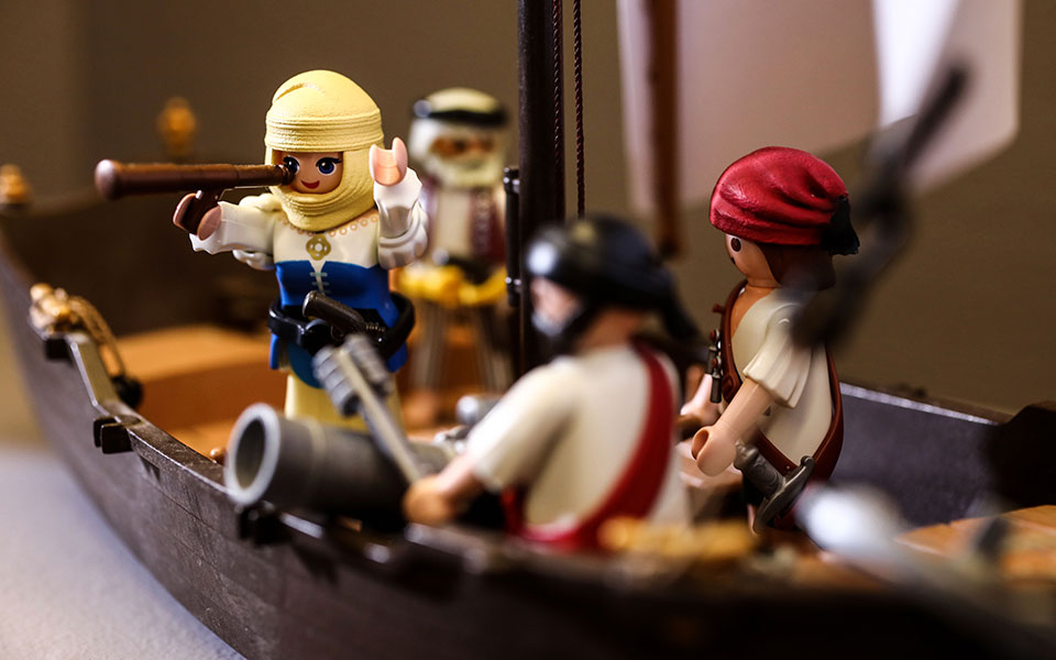 τα-playmobil-σηκώνουν-το-λάβαρο-2338569