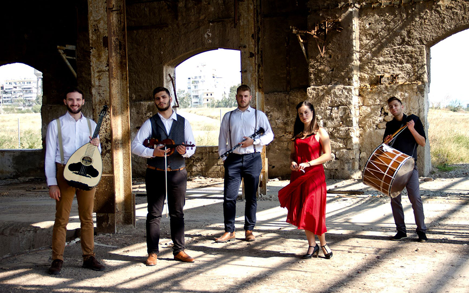 με-βιολιά-ούτια-κλαρίνα-2339129