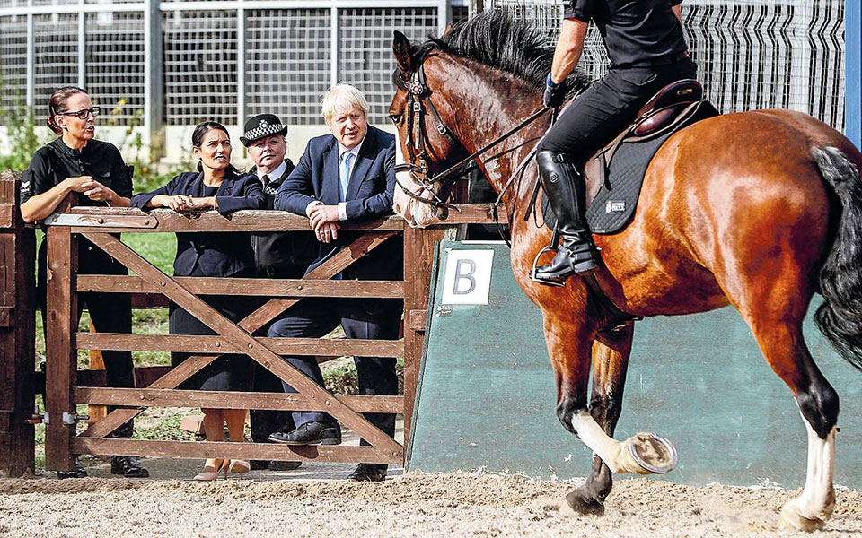 ενας-όμηρος-στην-ντάουνινγκ-στριτ-2336317