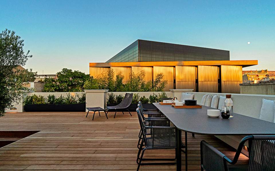 το-νέο-αθηναϊκό-σπίτι-στη-σκιά-της-ακρό-2339381