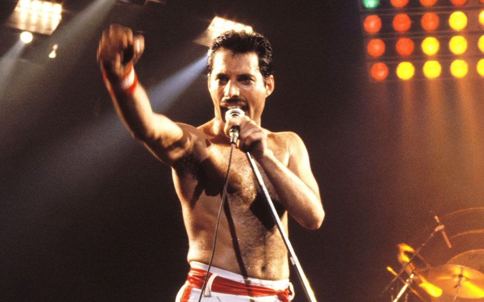 βιντεοκλίπ-για-το-aids-ντύνει-το-love-me-like-theres-no-tomorrow-2336068