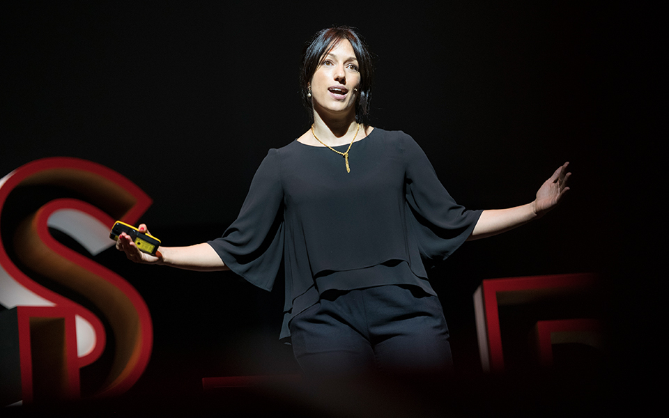 έλλη-παπαεμμανουήλ-η-διακεκριμένη-γε-2339154