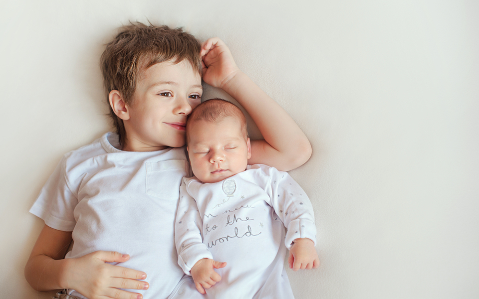 τα-παιδιά-με-μεγαλύτερο-αδερφό-έχουν-χ-2336519