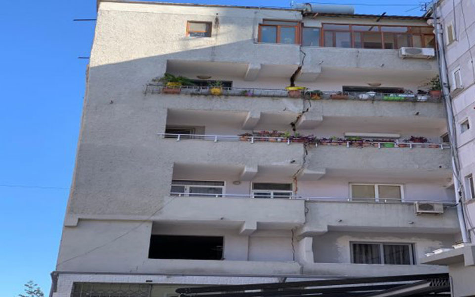 δεκάδες-τραυματίες-και-μεγάλες-υλικέ-2338639