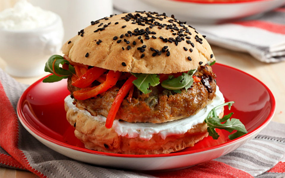 ελληνικό-μπέργκερ-με-κάππαρη-και-φέτα-2337329