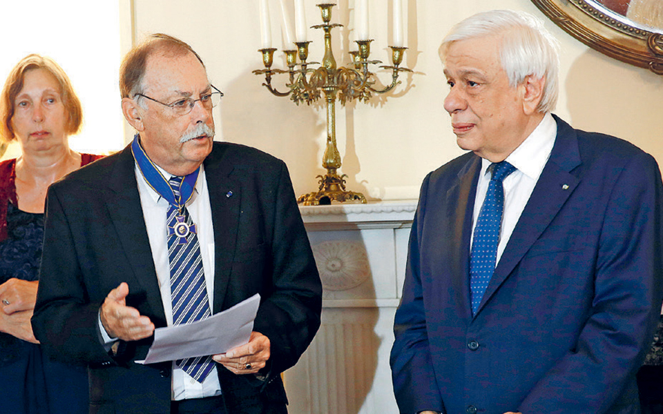 ο-πρόεδρος-της-δημοκρατίας-παρασημοφ-2336685