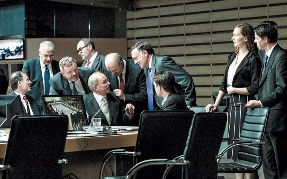 αντιφατικές-κριτικές-στον-διεθνή-τύπ-2335601