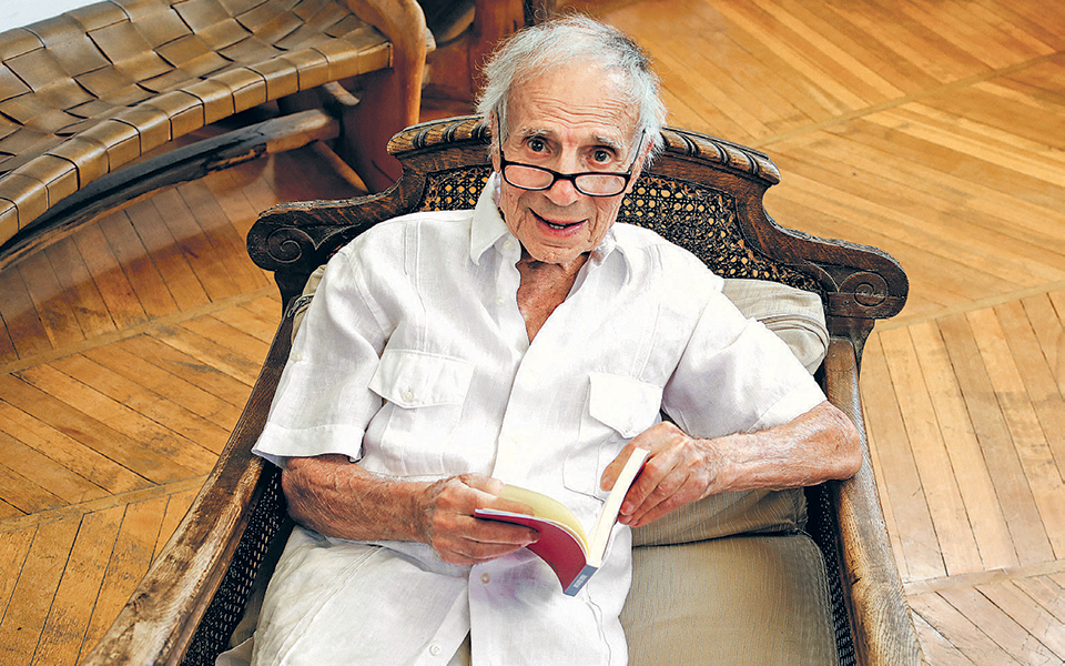 βύρων-ντεγκλώ-ζωή-σαν-μυθιστόρημα-2337825