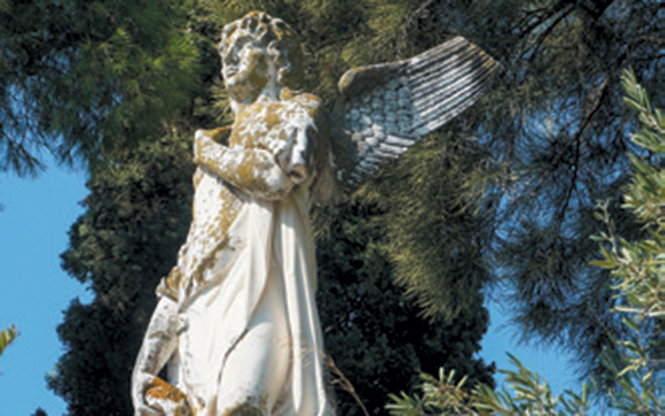 η-γλυπτοθήκη-στο-ιστορικό-νεκροταφεί-2335930