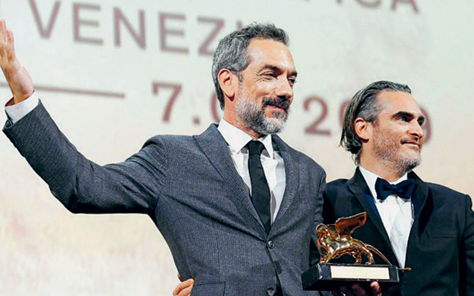 με-εκπλήξεις-τα-λιοντάρια-της-φετιν-2336657