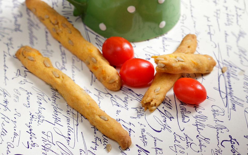 κριτσίνια-με-ελαιόλαδο-ντομάτα-και-ηλ-2338830