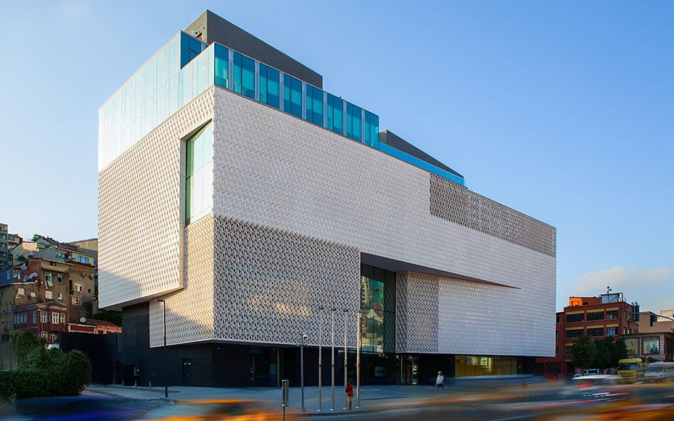 η-σύγχρονη-τέχνη-και-δύο-ολοκαίνουργ-2338573