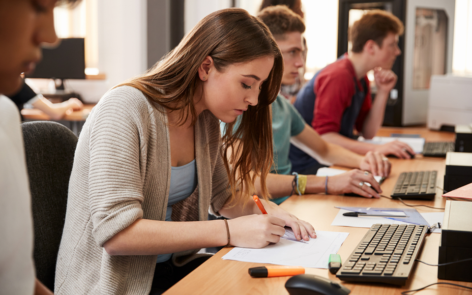 brexit-δεν-αλλάζουν-τα-δίδακτρα-για-τους-ελλ-2336093